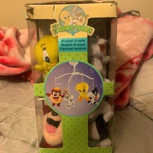 Looney Tunes Musical Mobile Crib Set